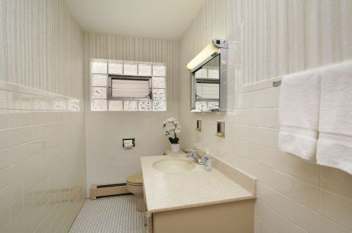 8512 Berwyn Ave, Chicago IL 60656-2513 exterior