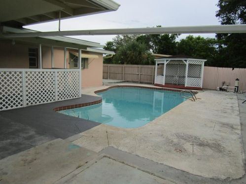 922 Governors Ave, Orlando FL 32808-7027 exterior