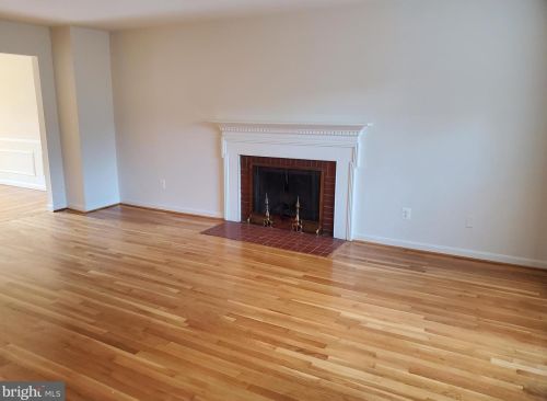 7422 Hallcrest Dr, Mc Lean VA  22102-2929 exterior