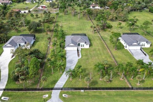 739 23 St, Naples FL 34117-1829 exterior