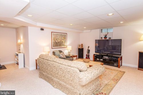 607 Sayre Dr, Princeton NJ 08540-5859 exterior