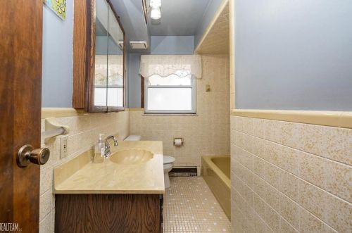 48393 Forbes St, New Baltimore MI 48047-2250 exterior