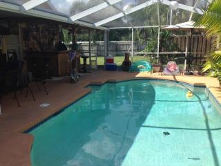 9621 Long Meadow Dr, Tampa FL  33615-1237 exterior