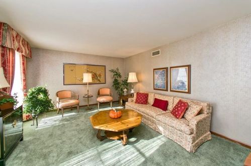 244 Penhurst Dr, Pittsburgh PA 15235-5321 exterior