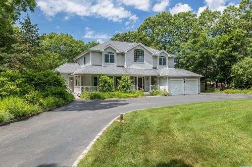 18 Oaklawn Dr, Commack, NY 11725-4307