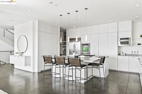 1560 Grand View Dr, Berkeley CA 94705-1637 exterior