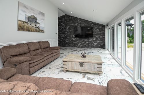 3 Arlene Dr, West Long Branch NJ 07764-1153 exterior