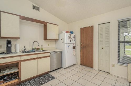 129 Ridgecrest Dr, Fort Pierce FL  34953-5450 exterior