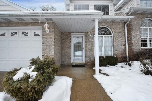 542 Newport Dr, Pittsburgh, PA 15235-3233