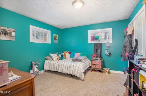 5940 3 St, Kalamazoo MI 49009-7593 exterior