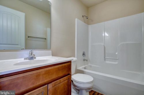 36 Overlook Dr, Hanover PA 17331-7923 exterior