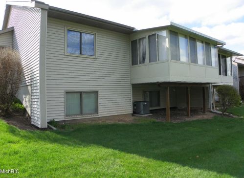 2582 Falcon Pointe Dr, Grand Rapids MI 49534-7555 exterior