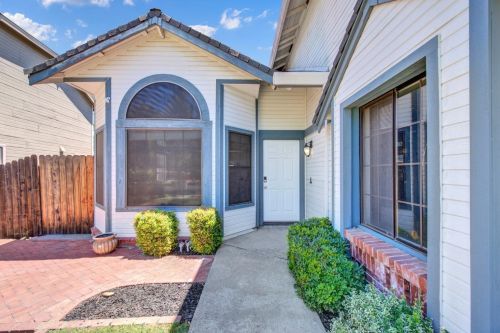 120 Hazelmere Dr, Folsom CA 95630-5522 exterior