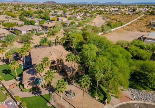 25401 45th Dr, Phoenix AZ  85083-2243 exterior