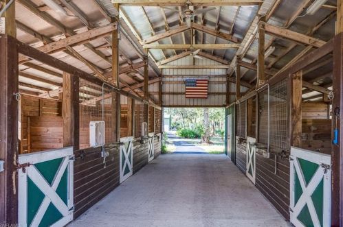 385 7 St, Naples FL 34117-2138 exterior