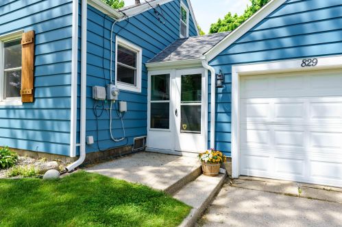 829 Parchmount Ave, Kalamazoo MI 49004-2055 exterior