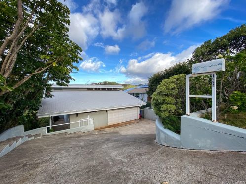 1994 Alaeloa St, Honolulu HI 96821-1021 exterior