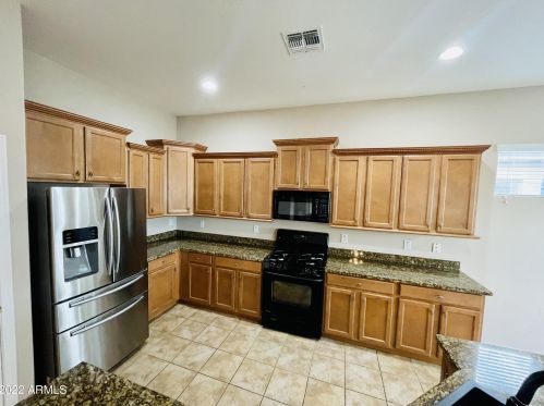 32016 23rd Ave, Phoenix AZ  85085-7050 exterior