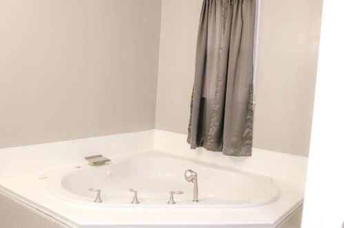 135 Highland St, Taunton MA 02780-4730 exterior