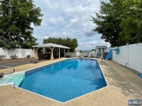 58 Hackensack St, East Rutherford NJ 07073-1415 exterior