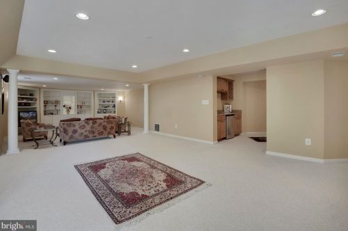 10720 Cloverbrooke Dr, Rockville MD 20854-6372 exterior