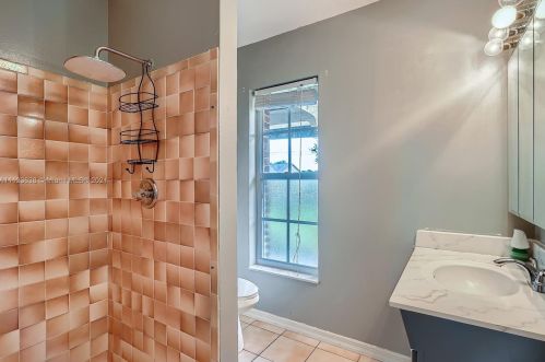 5205 Feather Crk Dr, Fort Pierce FL 34951-2327 exterior