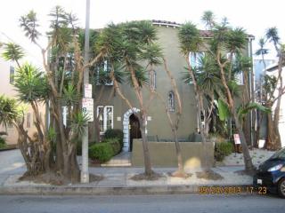 325 Gardner St, Los Angeles CA  90036-5715 exterior