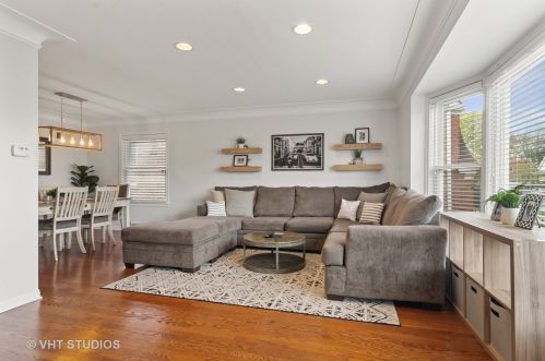 6943 Nelson St, Chicago, IL 60634-4614