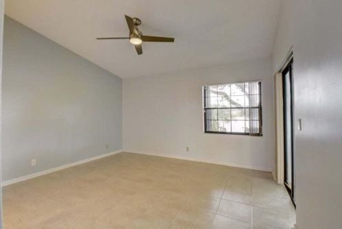 5655 Parkwalk Cir, Boynton Beach FL 33472-2314 exterior