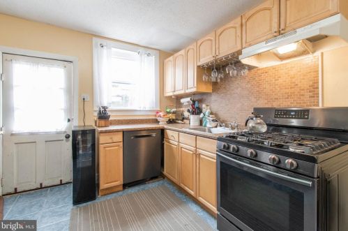 2542 Marshall St, Philadelphia PA 19148-4633 exterior