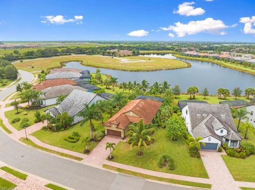 2739 Aviamar Cir, Naples FL 34114-9565 exterior