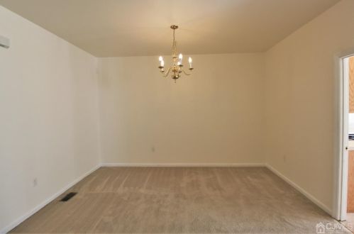 607 Evergreen Ct, New Brunswick NJ 08902-2337 exterior