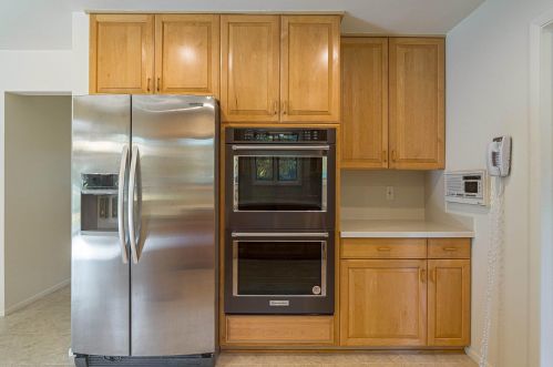 1136 Brewster Rd, Rochester MI 48309-1433 exterior