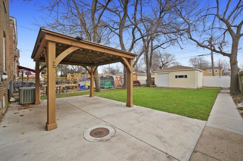 7339 Washtenaw Ave, Chicago IL 60645-1401 exterior