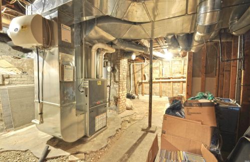 214 Lawrence St, Mishawaka IN 46545-6123 exterior