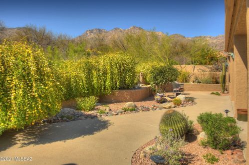 5863 Golden Eagle Dr, Tucson, AZ 85750-0815