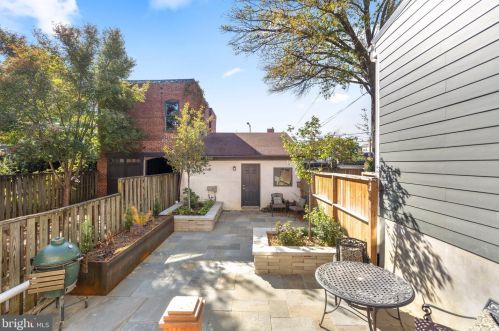 1316 T St, Washington DC 20009-4438 exterior