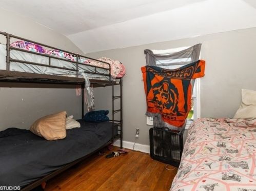 7326 Mozart St, Chicago IL 60629-3033 exterior