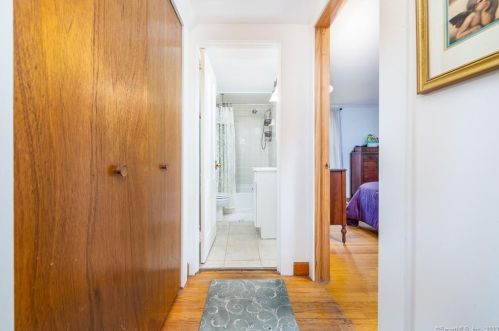 3 St, Windsor Locks CT 06096-1357 exterior