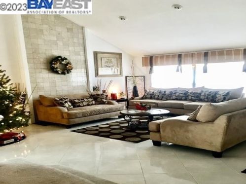 572 Kevenaire Dr, Milpitas, CA 95035-3333