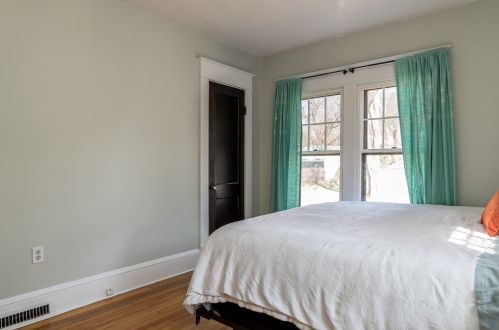 183 Meadowbrook Rd, Springfield MA 01106-1341 exterior