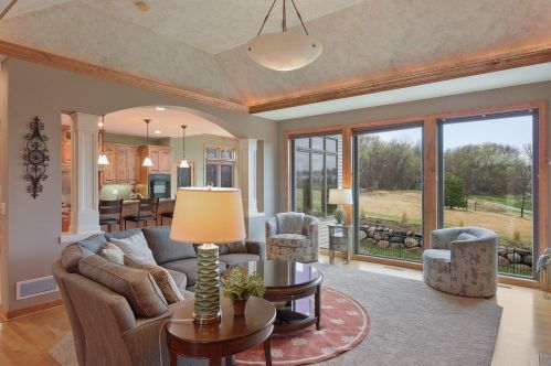 1676 Isabella Pkwy, Chaska MN 55318-3214 exterior