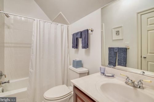 1613 Maddux Ln, Mc Lean VA 22101-3200 exterior