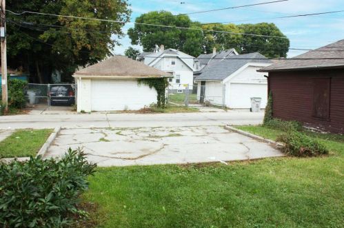 3917 24th St, Milwaukee WI  53206-1425 exterior