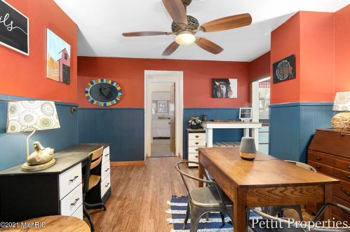 10049 Cressey Rd, Plainwell MI 49080-9044 exterior