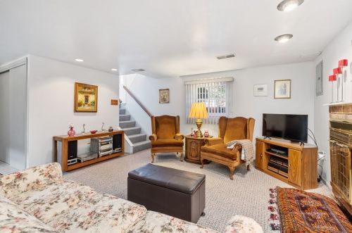 681 Carnival Dr, Pittsburgh PA 15239-2628 exterior