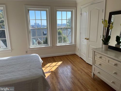 3946 Highwood Ct, Washington DC 20007-2131 exterior