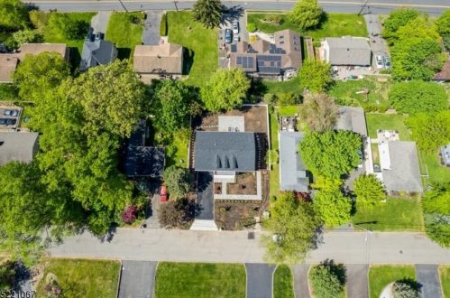 19 Grant Ave, East Hanover NJ  07936-2950 exterior