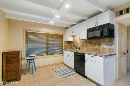 6882 Casas Adobes Dr, Tucson AZ 85704-6126 exterior