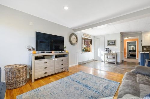 87 Thorpe Ave, Meriden CT 06450-4843 exterior